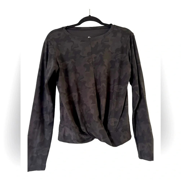 LegEnd Active Twist Long Sleeve Black Camo Size Medium - Picture 1 of 4
